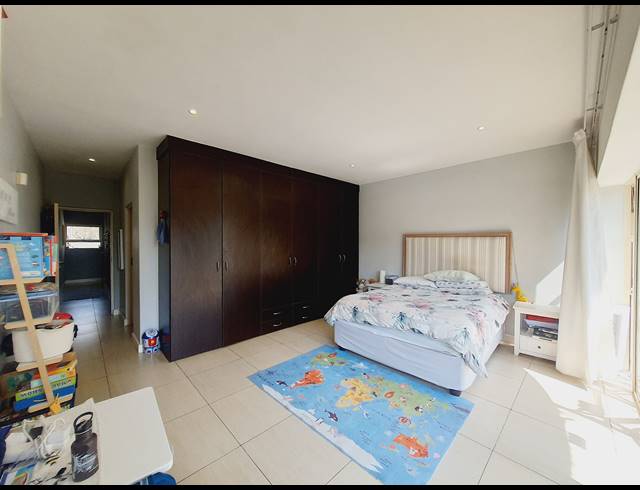 3 BEDROOM APARTMENT FOR SALE IN OAKLANDS